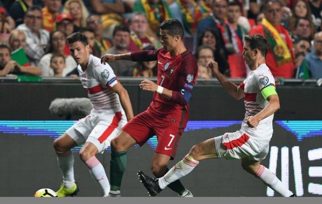 Швейцарцы в последнем матче уступили португальцам, getty images