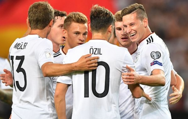 игроки сборной германии отмечают взятие ворот, getty images