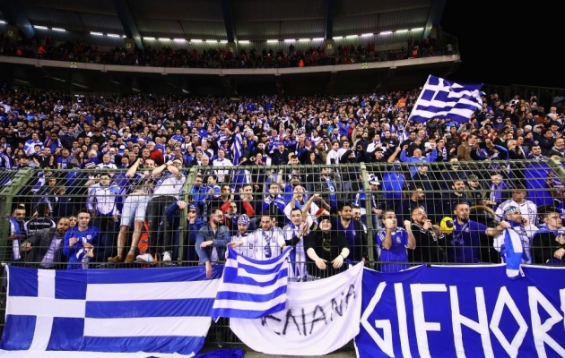 Поклонники сборной Греции уже могут праздновать второе место, Getty Images