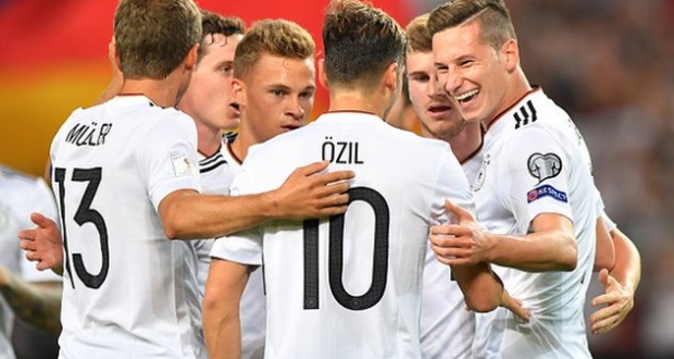 игроки сборной германии отмечают взятие ворот, getty images