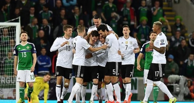 игроки сборной германии празднуют взятие ворот, getty images