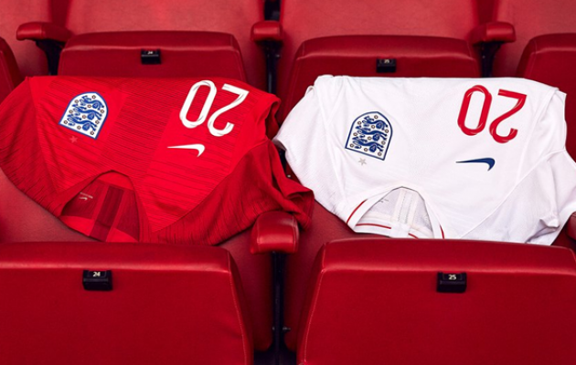 Домашняя (белая) и гостевая (красная) футболки сборной Англии, twitter.com/England