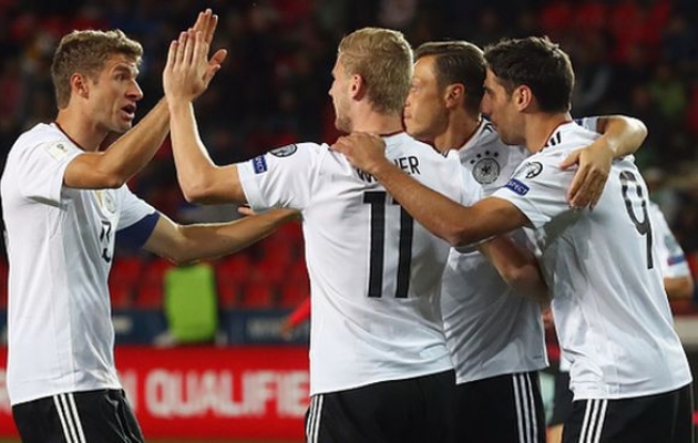 игроки сборной германии празднуют взятие ворот, getty images